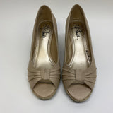 Life Stride Size 6.5 Women's Beige Solid Wedge Heels