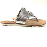 Circus By Sam Edelman Women's Size 8.5 Silver Metallic Flats Camel Toe Sandals
