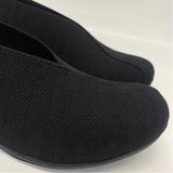 Charlestone Shoe Co. Size 7 Women's Black Solid Slip On Shoes