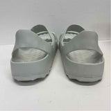 Oiselle Size 7-7.5 Women's Light Gray Solid Strappy Sandals