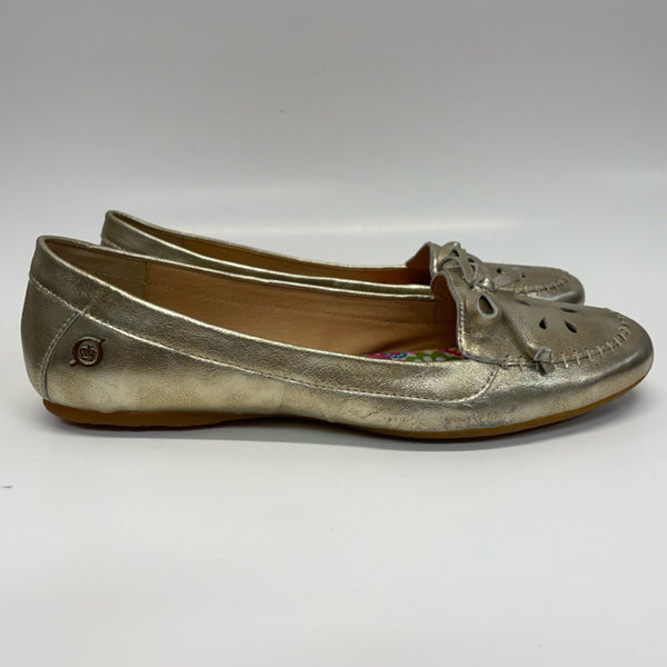 Born Size 10 Women's Gold Cut Out Flats Flats