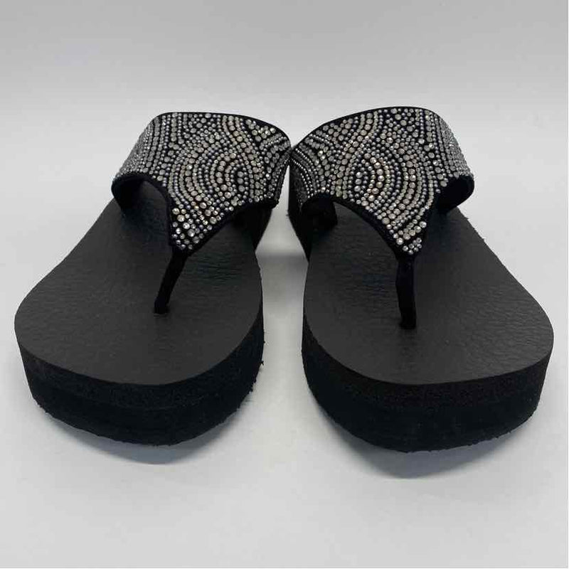 Skechers Yoga Foam Size 7 Women's Black Beaded Camel Toe Sandals
