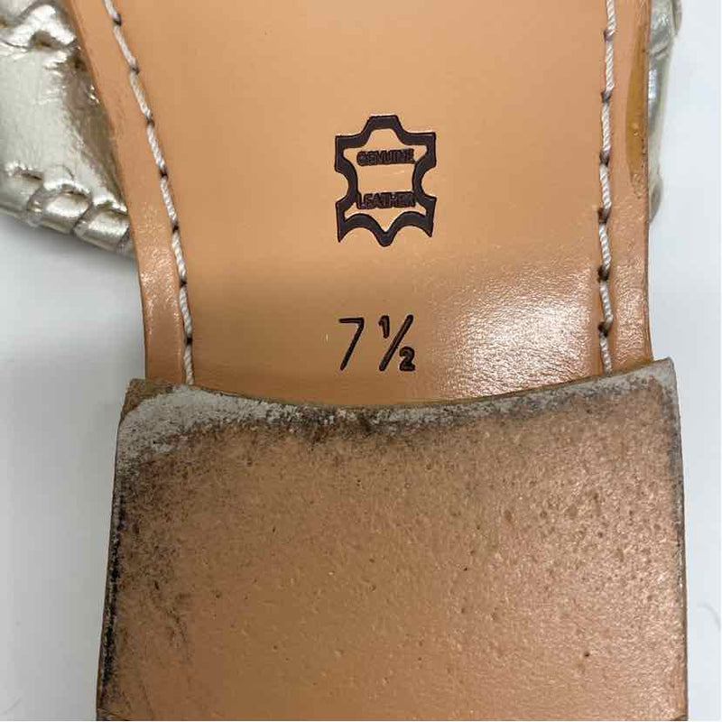 Palm Beach Size 7.5 Women's Gold Solid Camel Toe Sandals