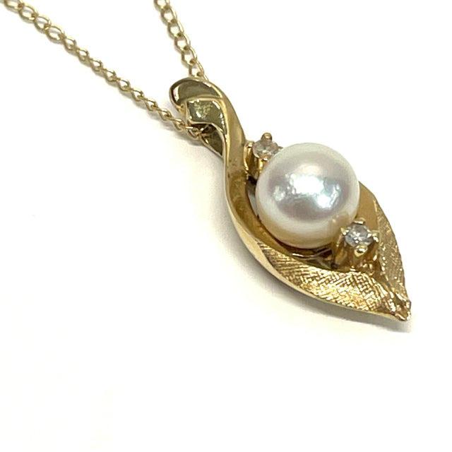 Yellow 14K Necklace with drop shape 14K gold and pearl pendant