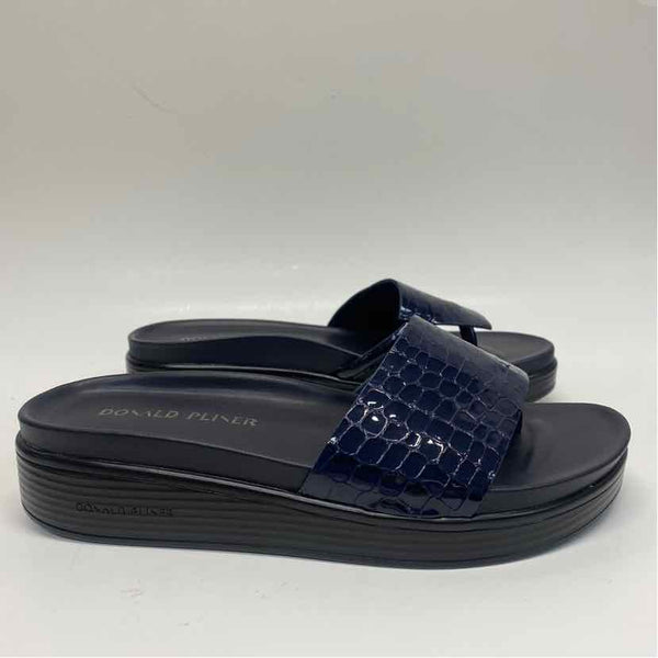 Donald J Pliner Size 8 Women's Navy Animal Print Camel Toe Sandals