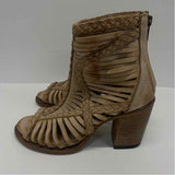 Freebird by Steven Size 6 Women's Beige Distressed Open Toe Shoes