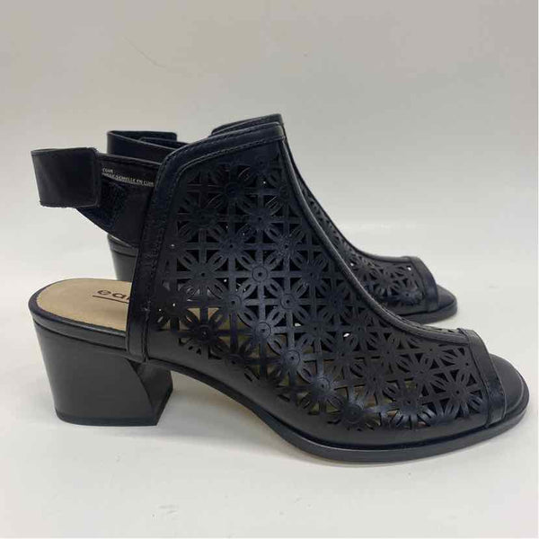Earth Size 8 Women's Black Cut Out Sandals Sandals