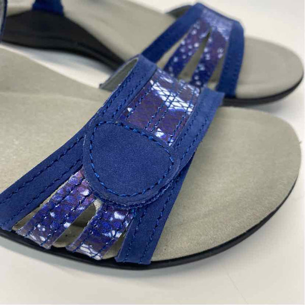 Abeo Size 7.5 Women's Blue-White Pattern Strappy Sandals