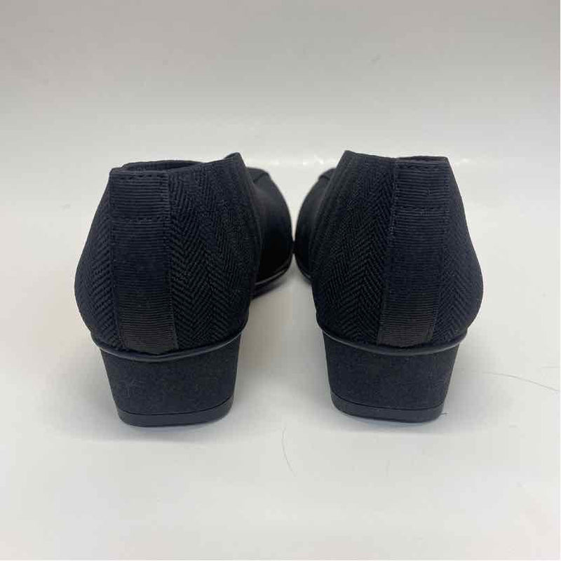 Charlestone Shoe Co. Size 7 Women's Black Solid Slip On Shoes