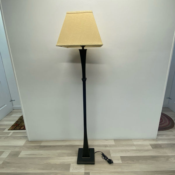 Floor Black Metal Lamp