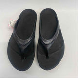 Oofos Size 7 Women's Black Shimmer Camel Toe Sandals