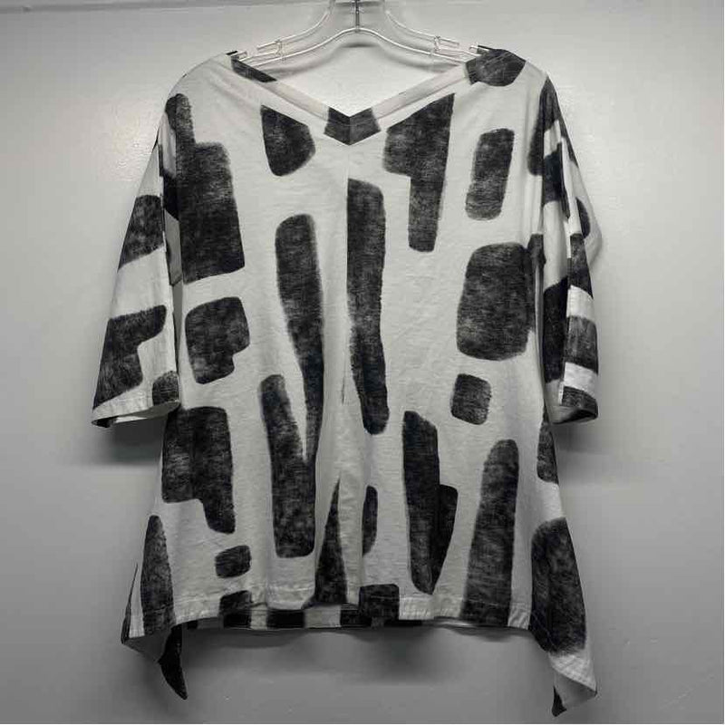 Matthildur Size M Women's Black-White Pattern 3/4 Sleeve Long Sleeve Top