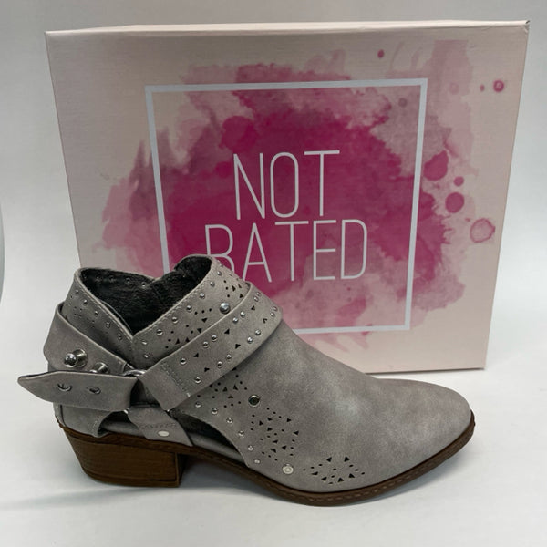 Not Rated Size 7.5 Women's Gray Distressed Ankle Booties