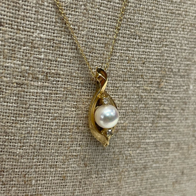 Yellow 14K Necklace with drop shape 14K gold and pearl pendant