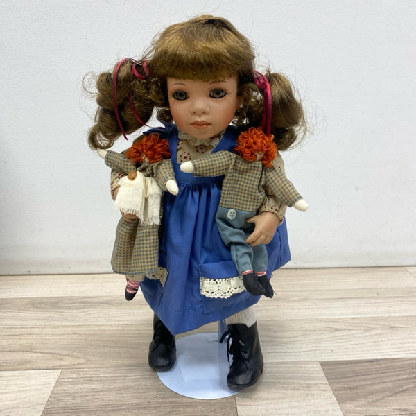 Linda Steele Annabelle Doll Holding 2 Rag Dolls Signed in 18K Gold Ltd. Ed.