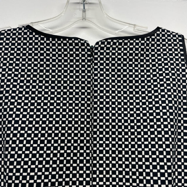 White House Black Market Size 8-M Women's Black-White Plaid Sleeveless Top