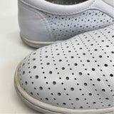Taos Size 8 Women's White Cut Out Slip On Shoes