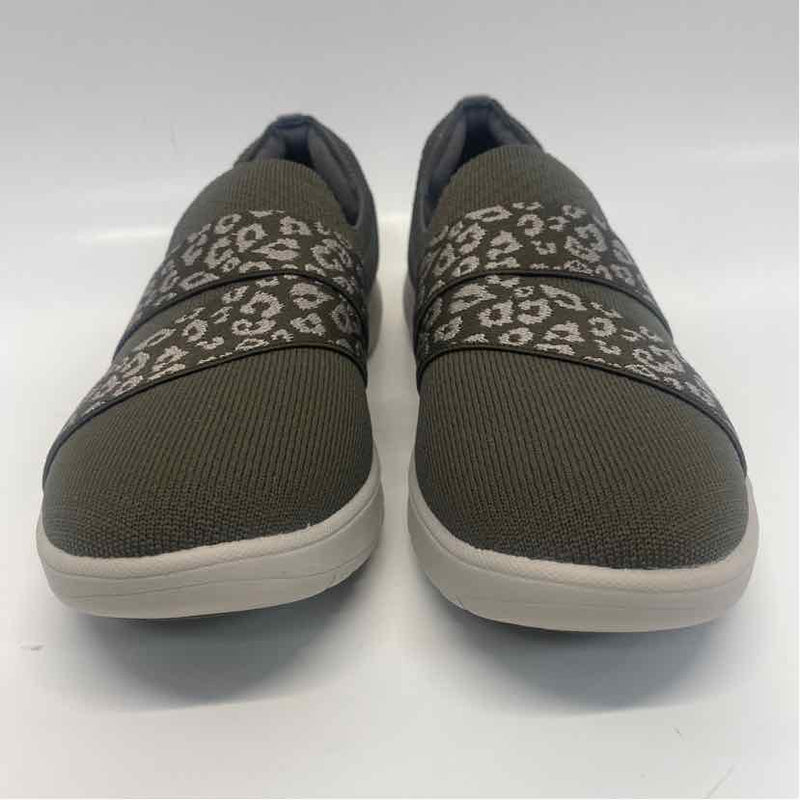 Clarks Size 8 Women's Olive Patchwork Slip On Shoes