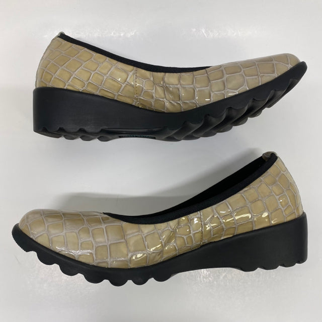 Josef Seibel Women's Size 8 Beige Animal Print Shoes