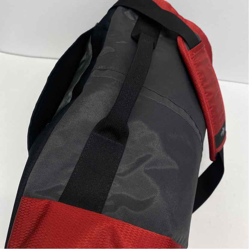 Eagle Creek Gray-Red Nylon Messenger Handbag