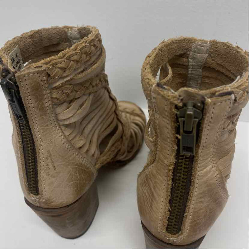 Freebird by Steven Size 6 Women's Beige Distressed Open Toe Shoes