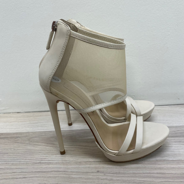 BCBG Maxazria Size 6 Solid Cream Heel Sandals