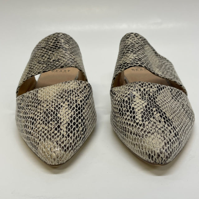 Beast Size 5.5 Women's Black-White Animal Print Slip On Flats
