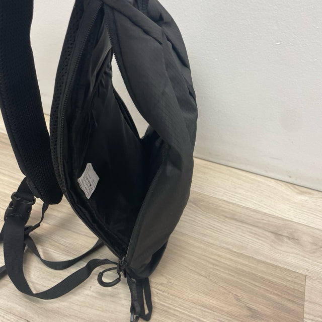 Merrell Black Nylon Solid Sling Bag Backpack