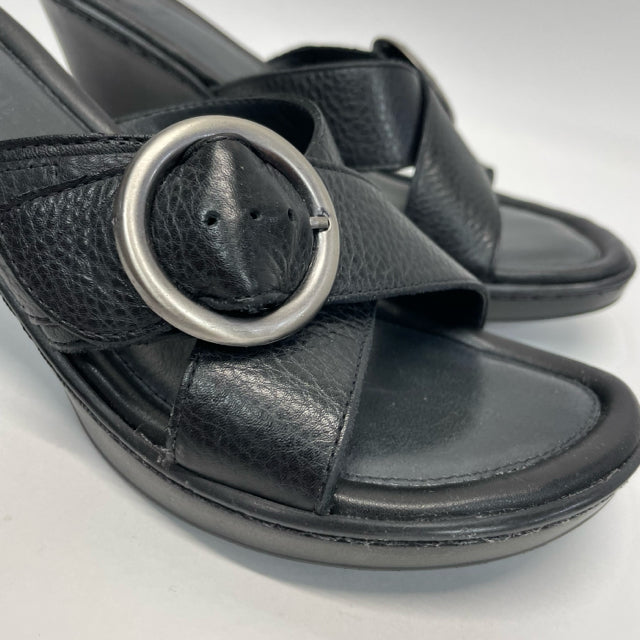 Nurture Size 7.5 Women's Black Pebbled Strappy Sandals