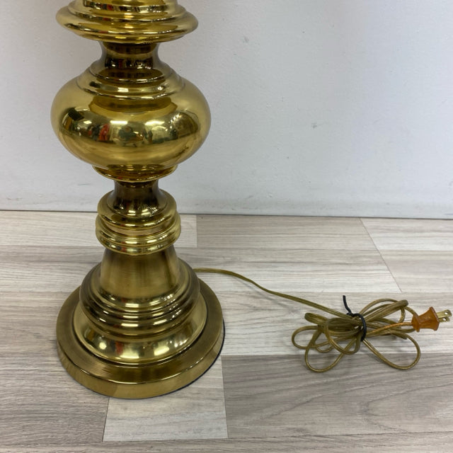 Table Top Brass Metal Lamp w Cream Lampshade