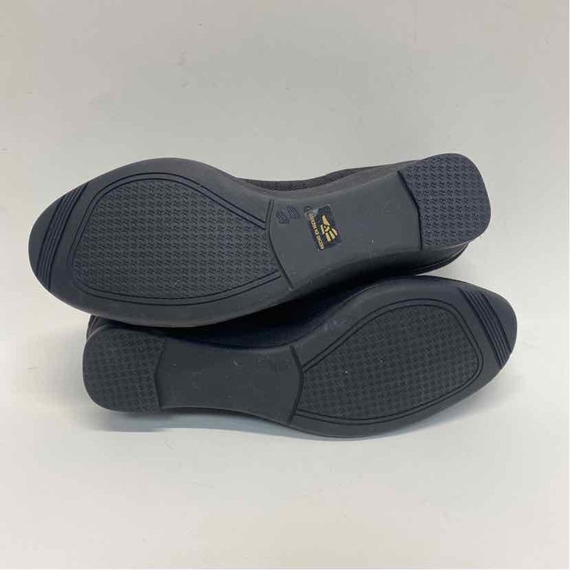 Charlestone Shoe Co. Size 7 Women's Black Solid Slip On Shoes