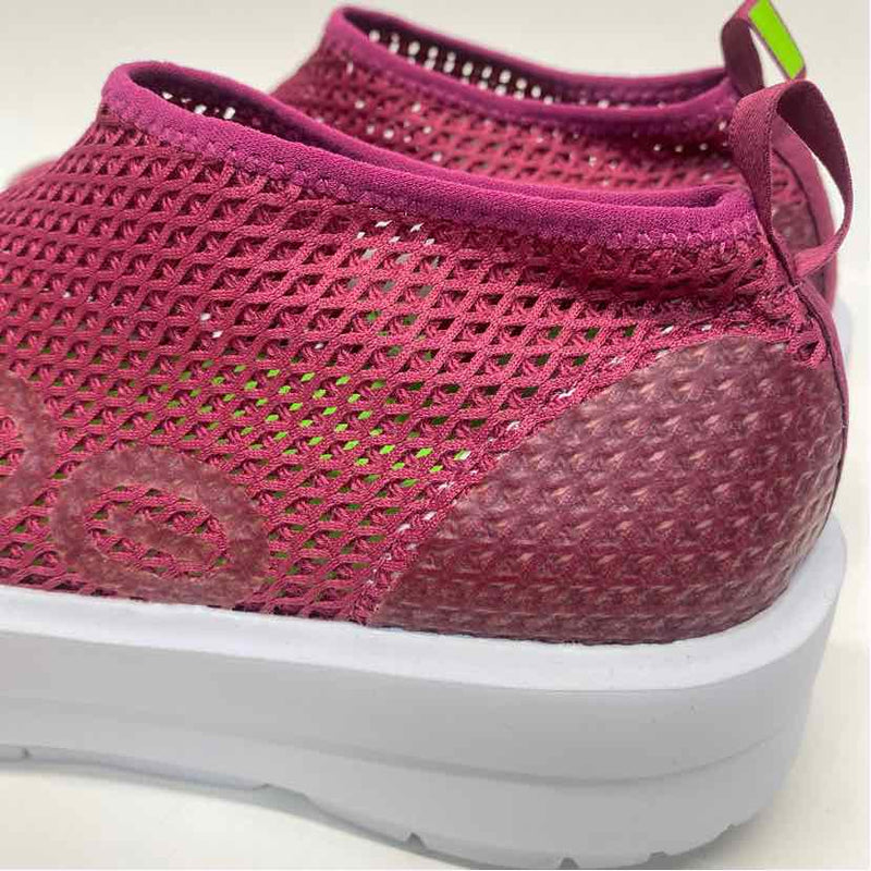 Oofos Size 8 Women's Cramberry-White Solid Slip On Shoes