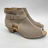 Earth Size 8 Women's Taupe Cut Out Open Toe Shoes