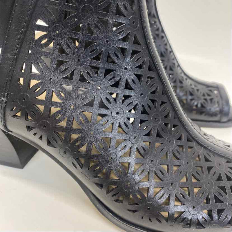 Earth Size 8 Women's Black Cut Out Sandals Sandals