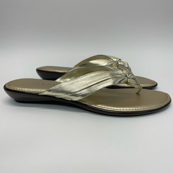 Italian Shoe Makers Size 8.5 Women's Gold Metallic Flats Camel Toe Sandals