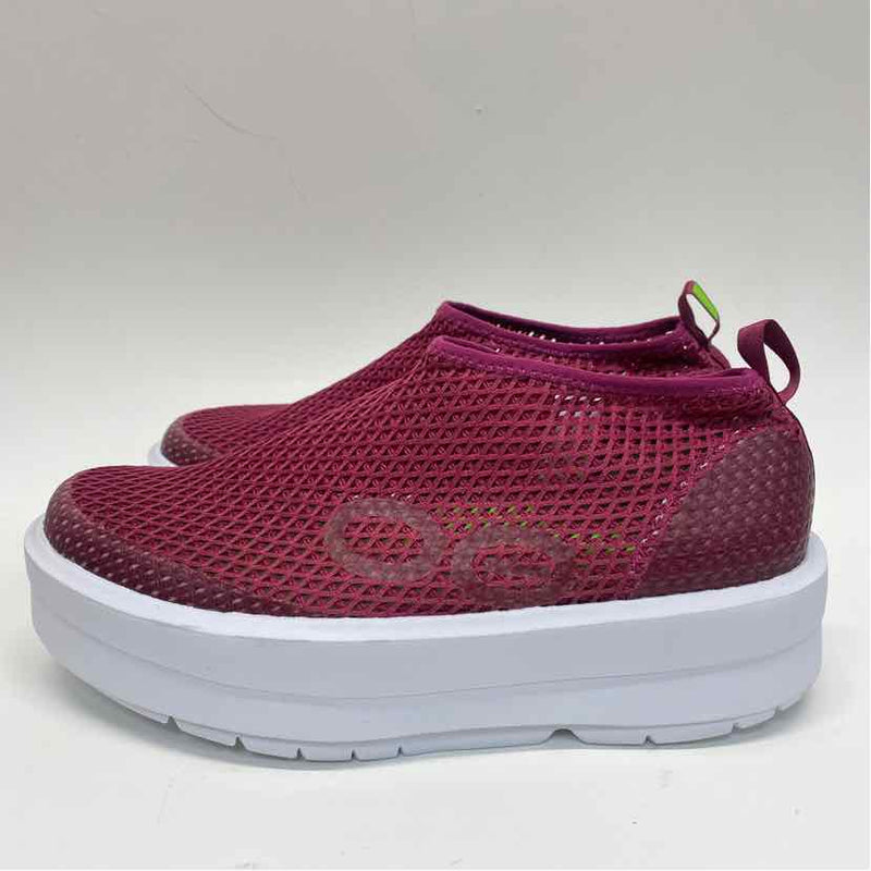 Oofos Size 8 Women's Cramberry-White Solid Slip On Shoes