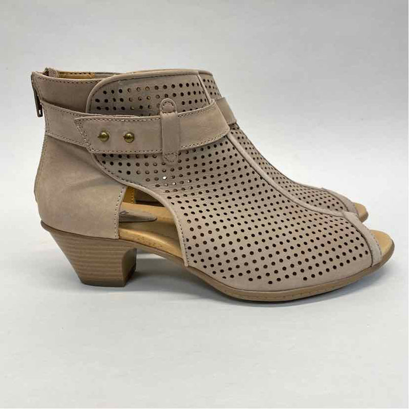 Earth Size 8 Women's Taupe Cut Out Open Toe Shoes