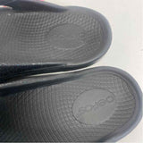 Oofos Size 7 Women's Black Shimmer Camel Toe Sandals
