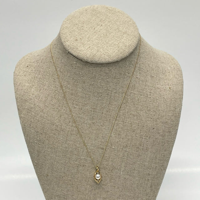 Yellow 14K Necklace with drop shape 14K gold and pearl pendant