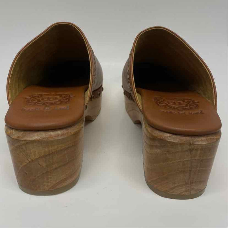 ELF Size 6.5 Women's Caramel Solid Clog Shoes