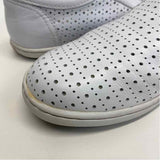 Taos Size 8 Women's White Cut Out Slip On Shoes