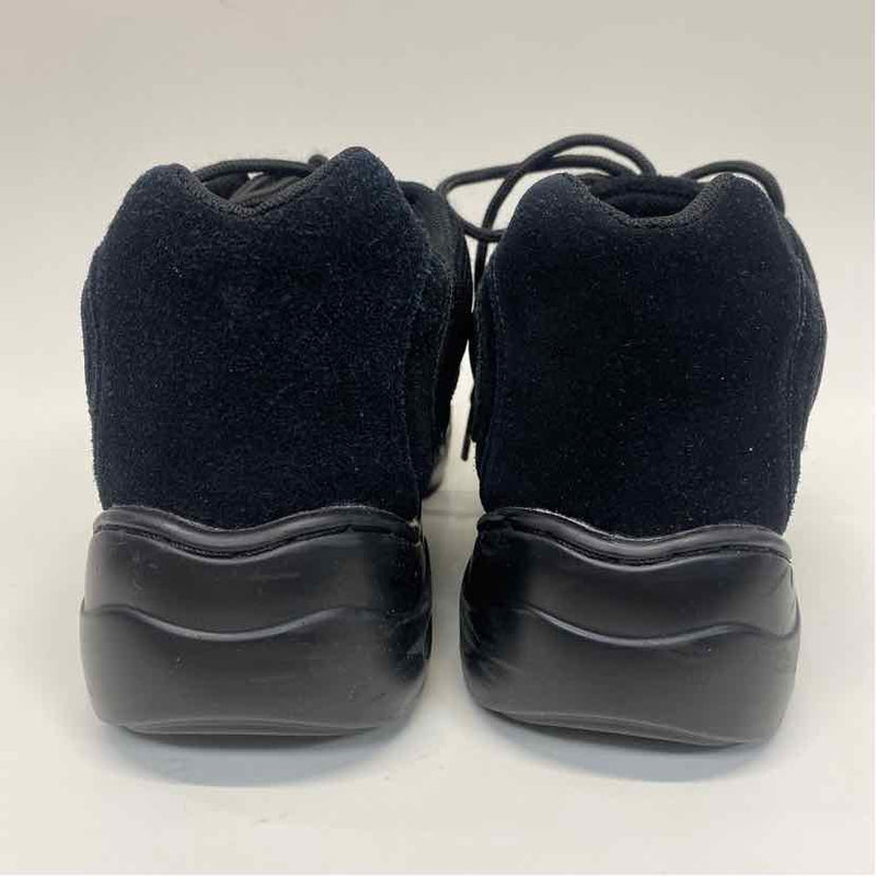 Very Fine Size 8.5 Black Sneakers Shoes
