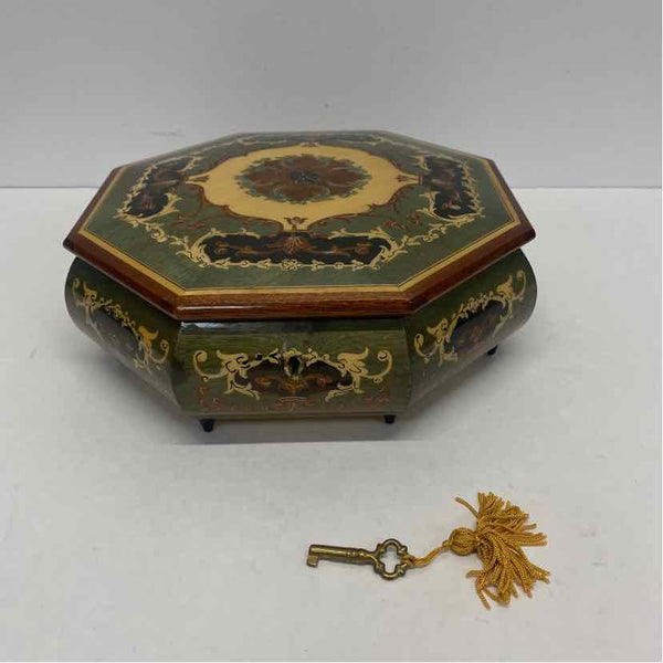 Green-Brown Wood Lacquer Wind Up Music Box