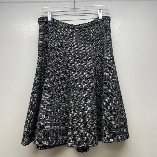 Banana Republic Size 4 Women's Black  white Tweed Swing Skirt