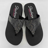 Skechers Yoga Foam Size 7 Women's Black Beaded Camel Toe Sandals