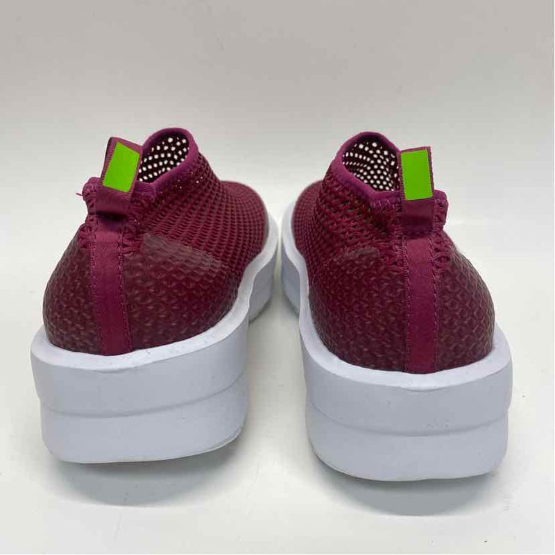 Oofos Size 8 Women's Cramberry-White Solid Slip On Shoes