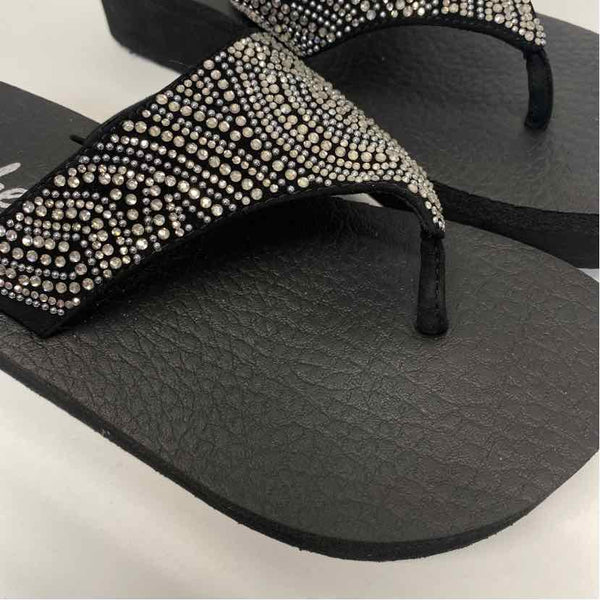 Skechers Yoga Foam Size 7 Women's Black Beaded Camel Toe Sandals