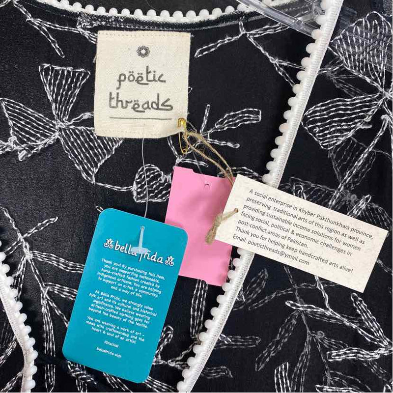 Poetic Threads Women's Size One fits most Black-White Embroidered Kimono Wrap