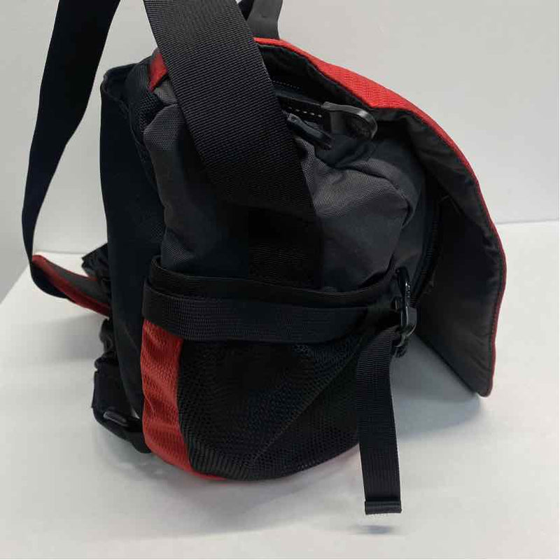 Eagle Creek Gray-Red Nylon Messenger Handbag