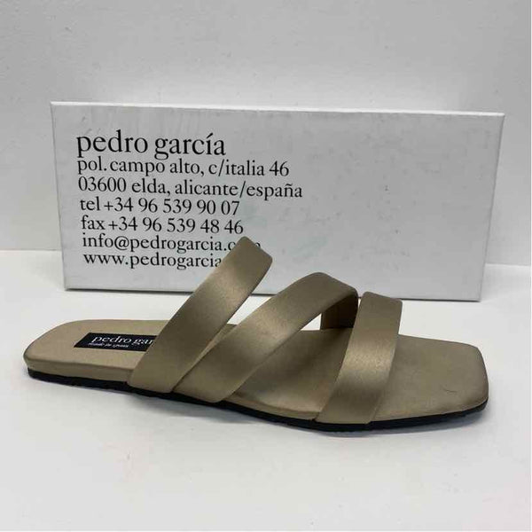 Pedro Garcia Size 38-7 Gold Solid Flats Sandals